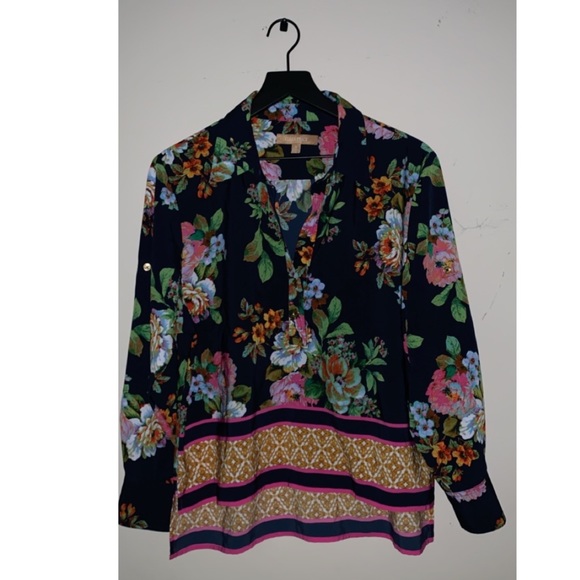 Ellen Tracy Floral print blouse in navy. - Picture 1 of 4